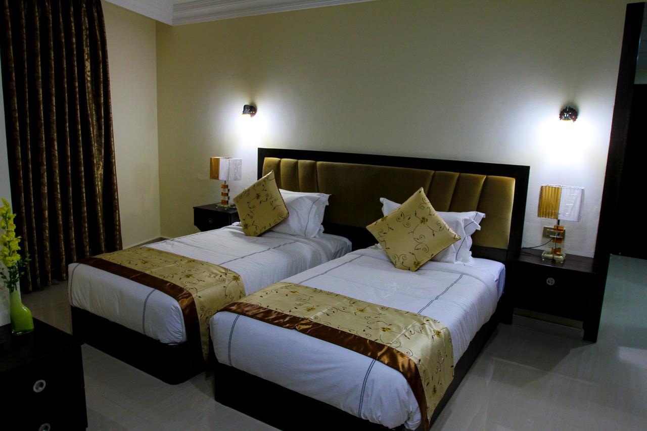 Queen Plaza Hotel เฮบรอน ภายนอก รูปภาพ