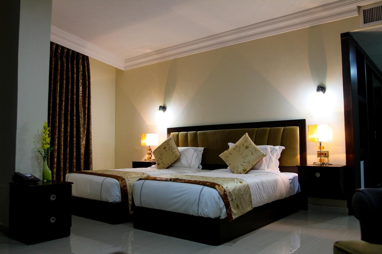 Queen Plaza Hotel เฮบรอน ภายนอก รูปภาพ