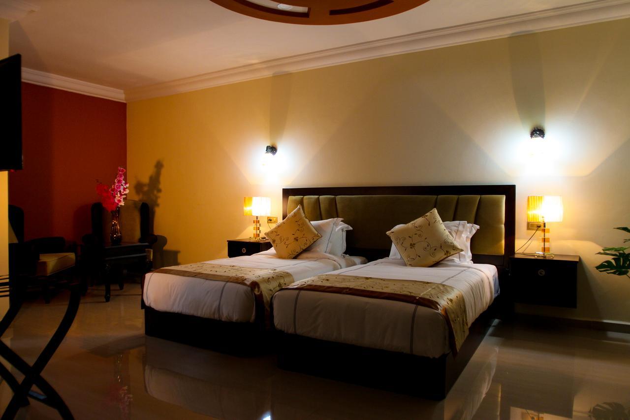 Queen Plaza Hotel เฮบรอน ภายนอก รูปภาพ