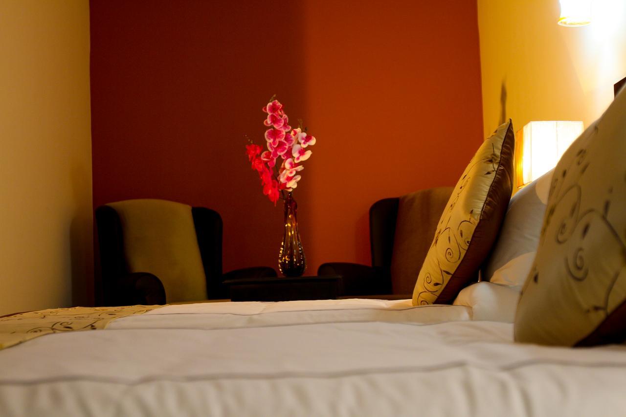 Queen Plaza Hotel เฮบรอน ภายนอก รูปภาพ
