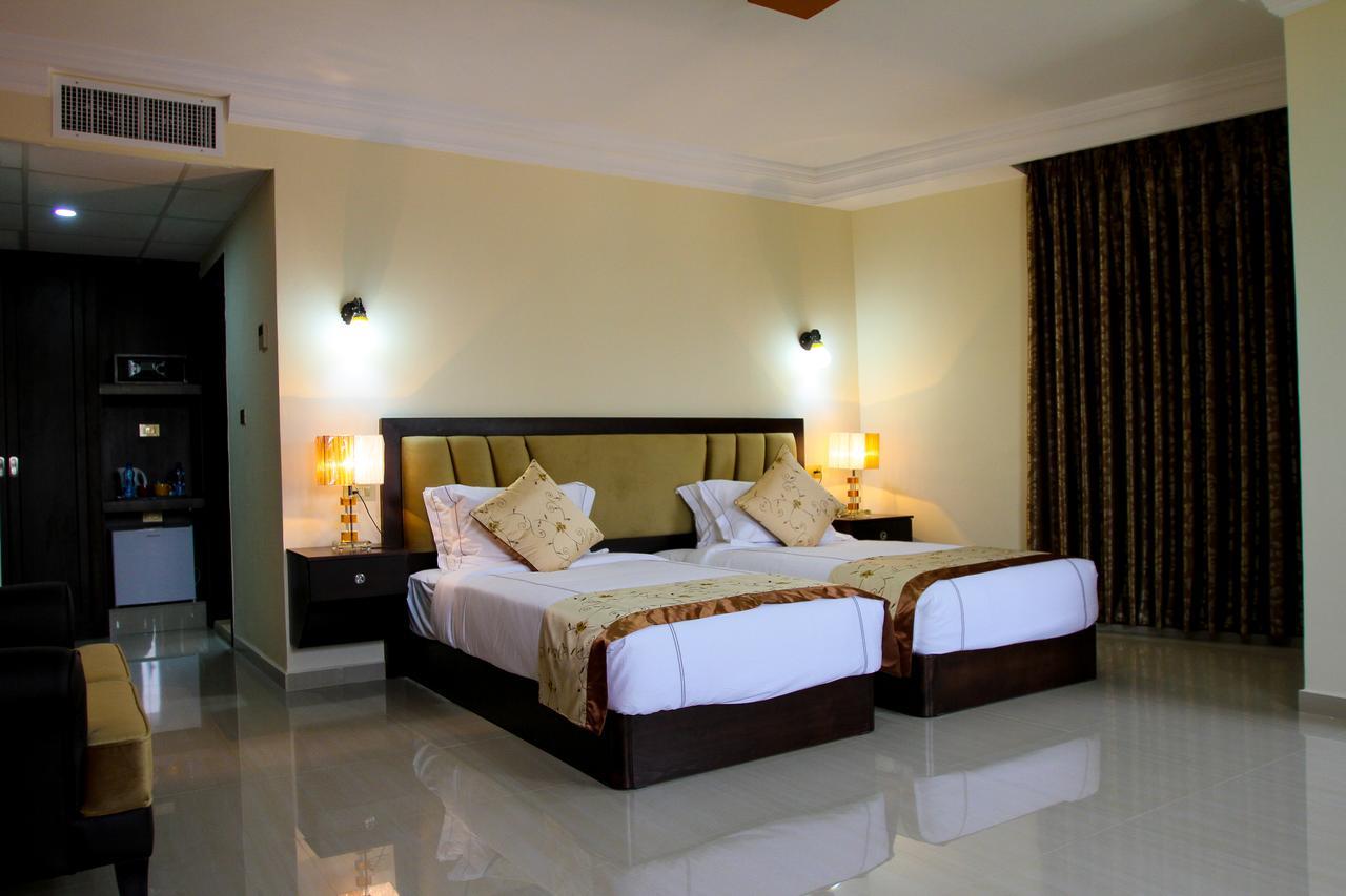 Queen Plaza Hotel เฮบรอน ภายนอก รูปภาพ