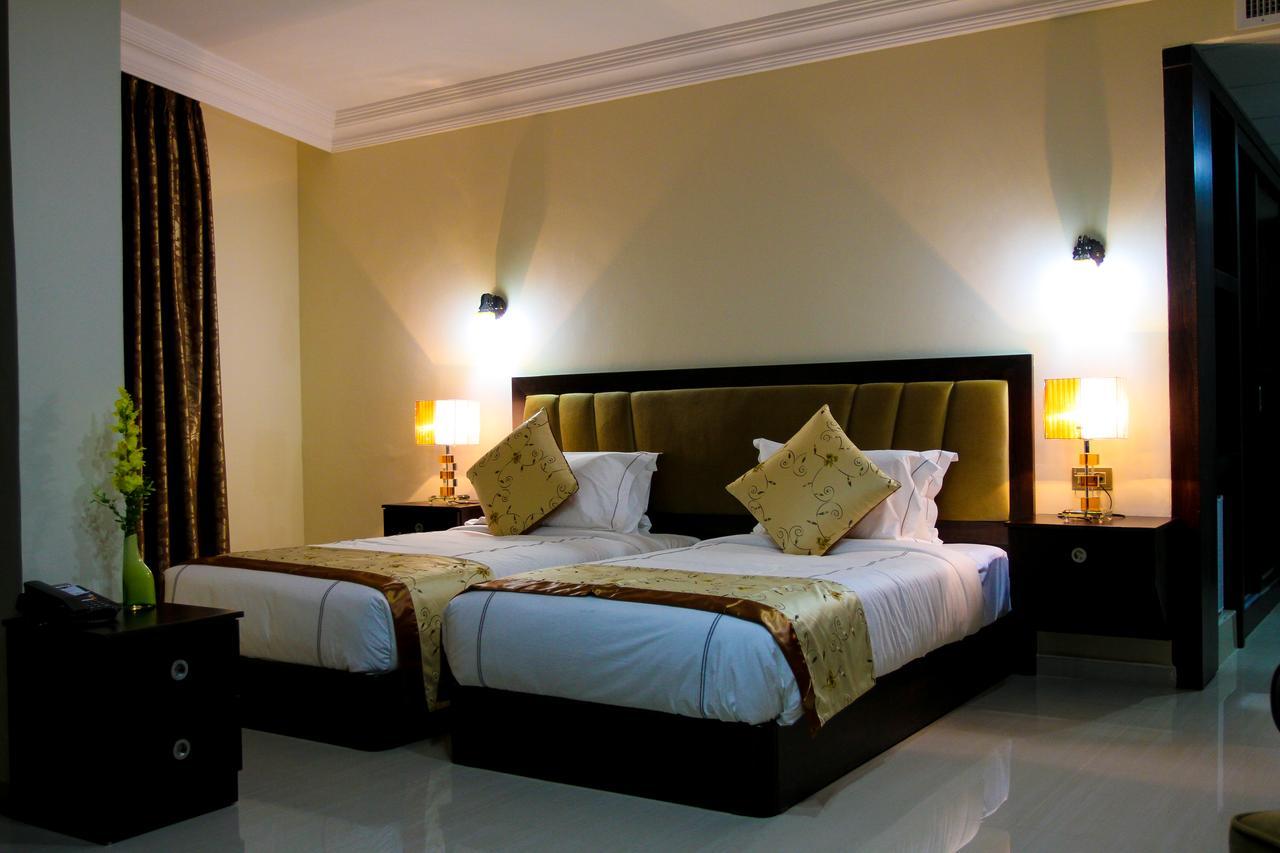 Queen Plaza Hotel เฮบรอน ภายนอก รูปภาพ