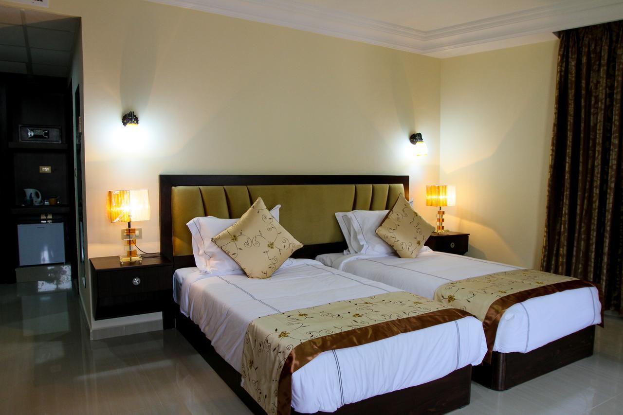 Queen Plaza Hotel เฮบรอน ภายนอก รูปภาพ