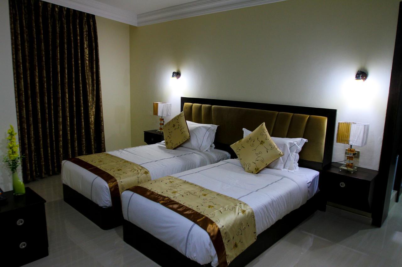 Queen Plaza Hotel เฮบรอน ภายนอก รูปภาพ