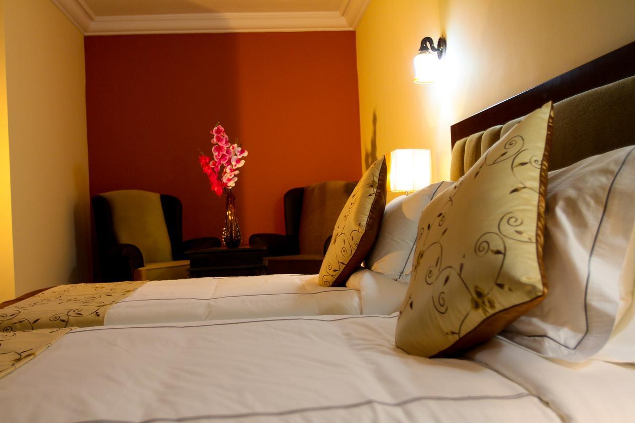 Queen Plaza Hotel เฮบรอน ภายนอก รูปภาพ