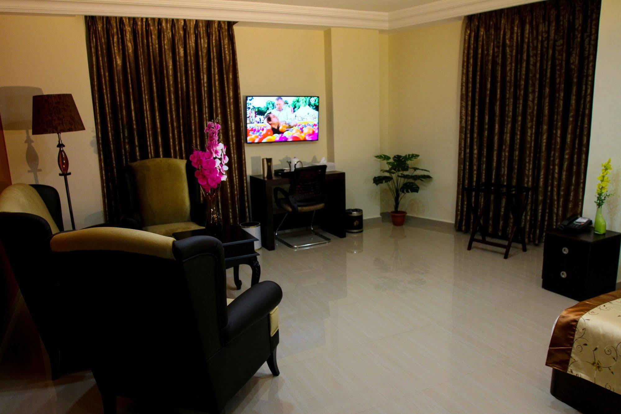 Queen Plaza Hotel เฮบรอน ภายนอก รูปภาพ